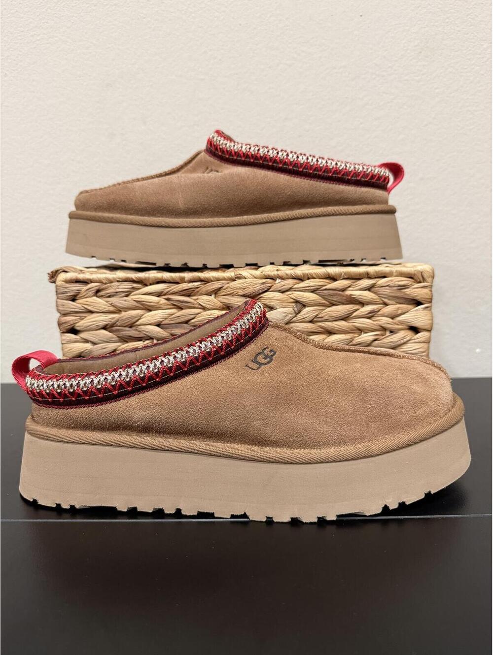 Size 9 - UGG Women’s Tazz 2 Platform Slippers “Chestnut”